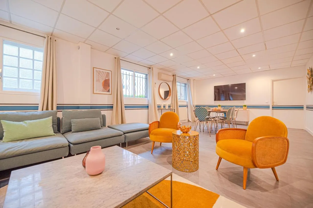 Luxury Flat- Eiffel Tower شقة فندقية *